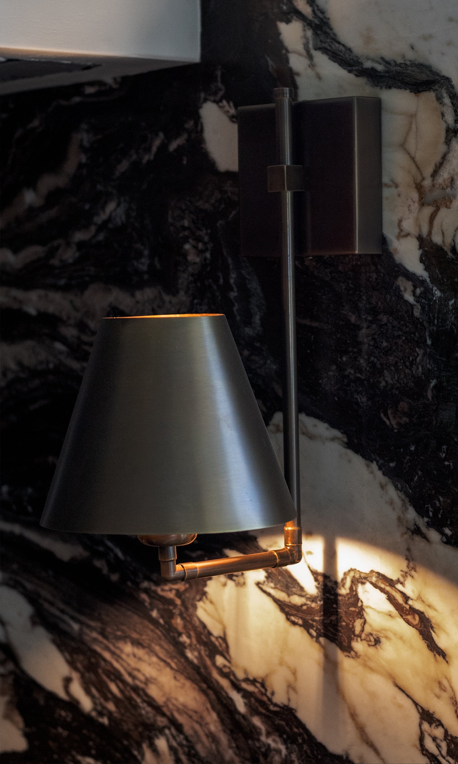 Forma Sconce