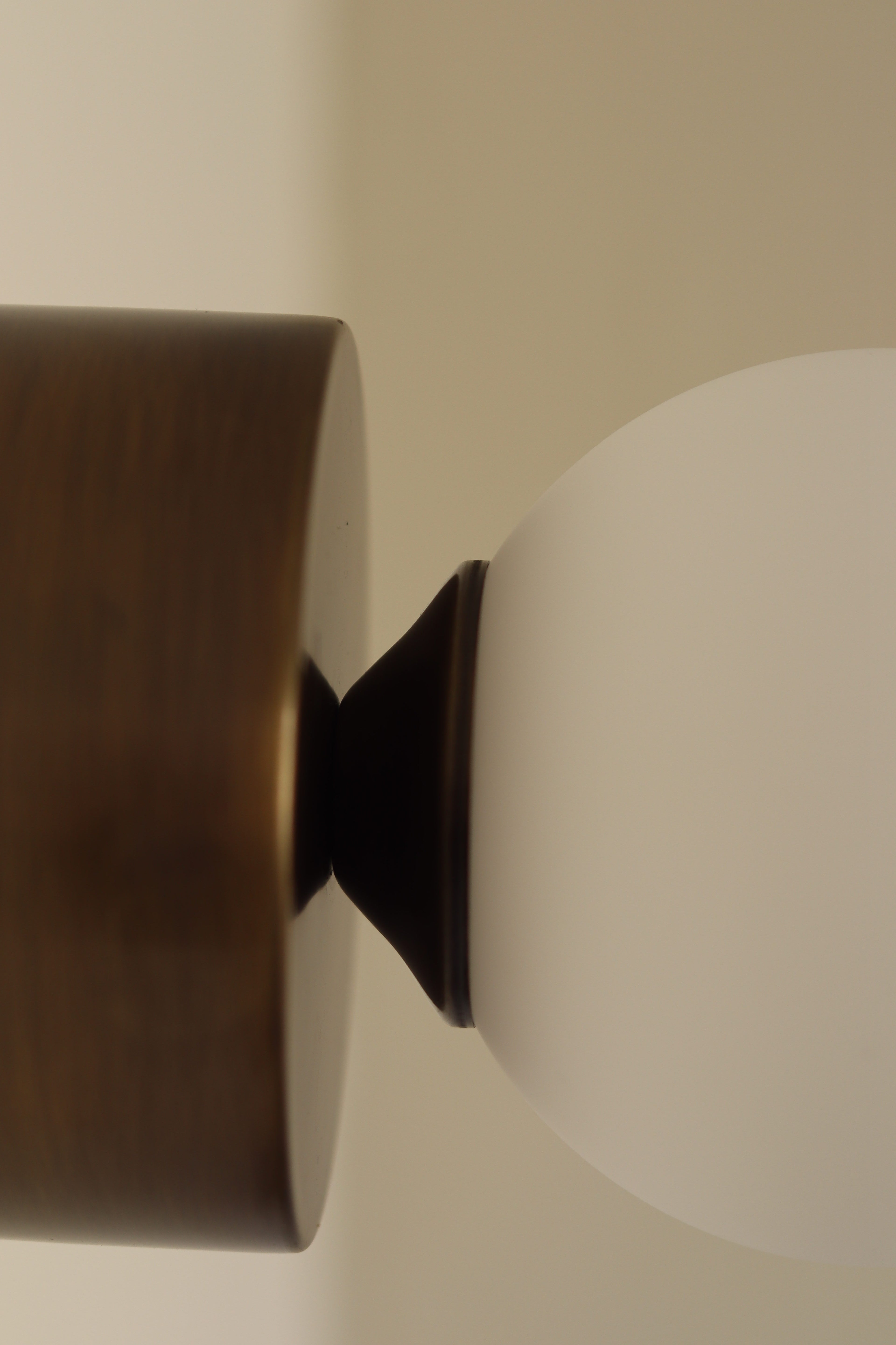 Maru Mid-Century Modern Sconce