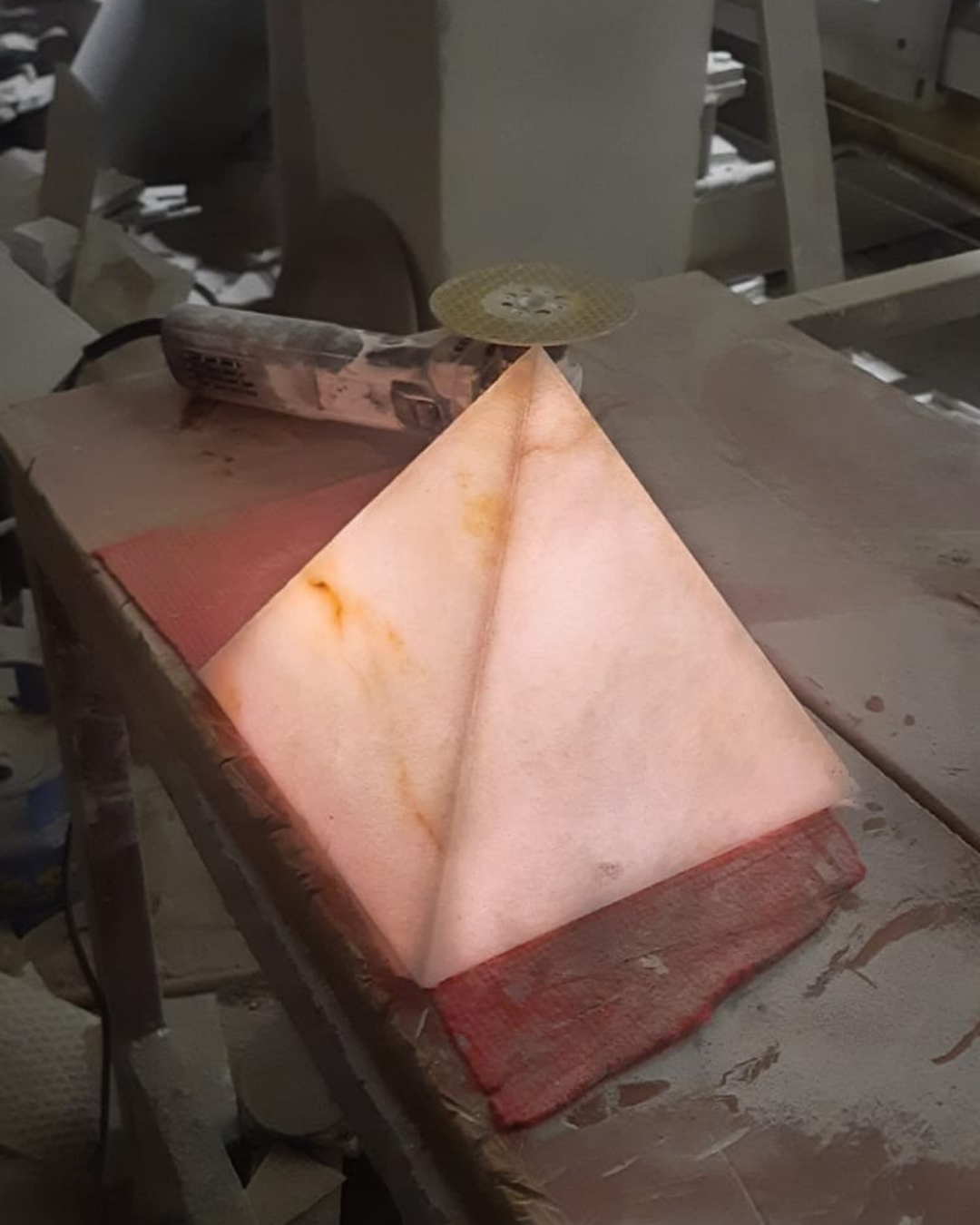 STONEFORM TABLE LAMP